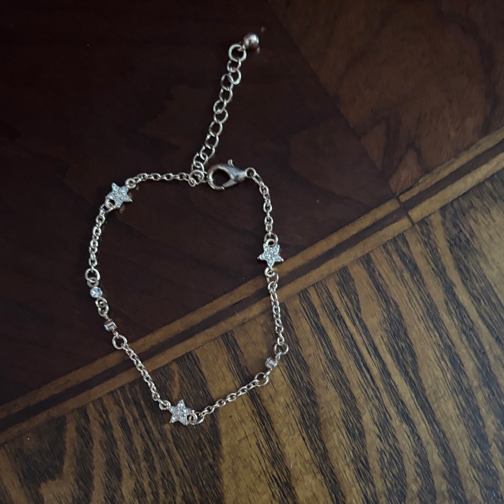 Elegant gold tone Star Bracelet adjustable